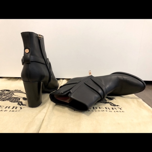 Burberry women’s black Leather Booties European-size 38 - Picture 2 of 8